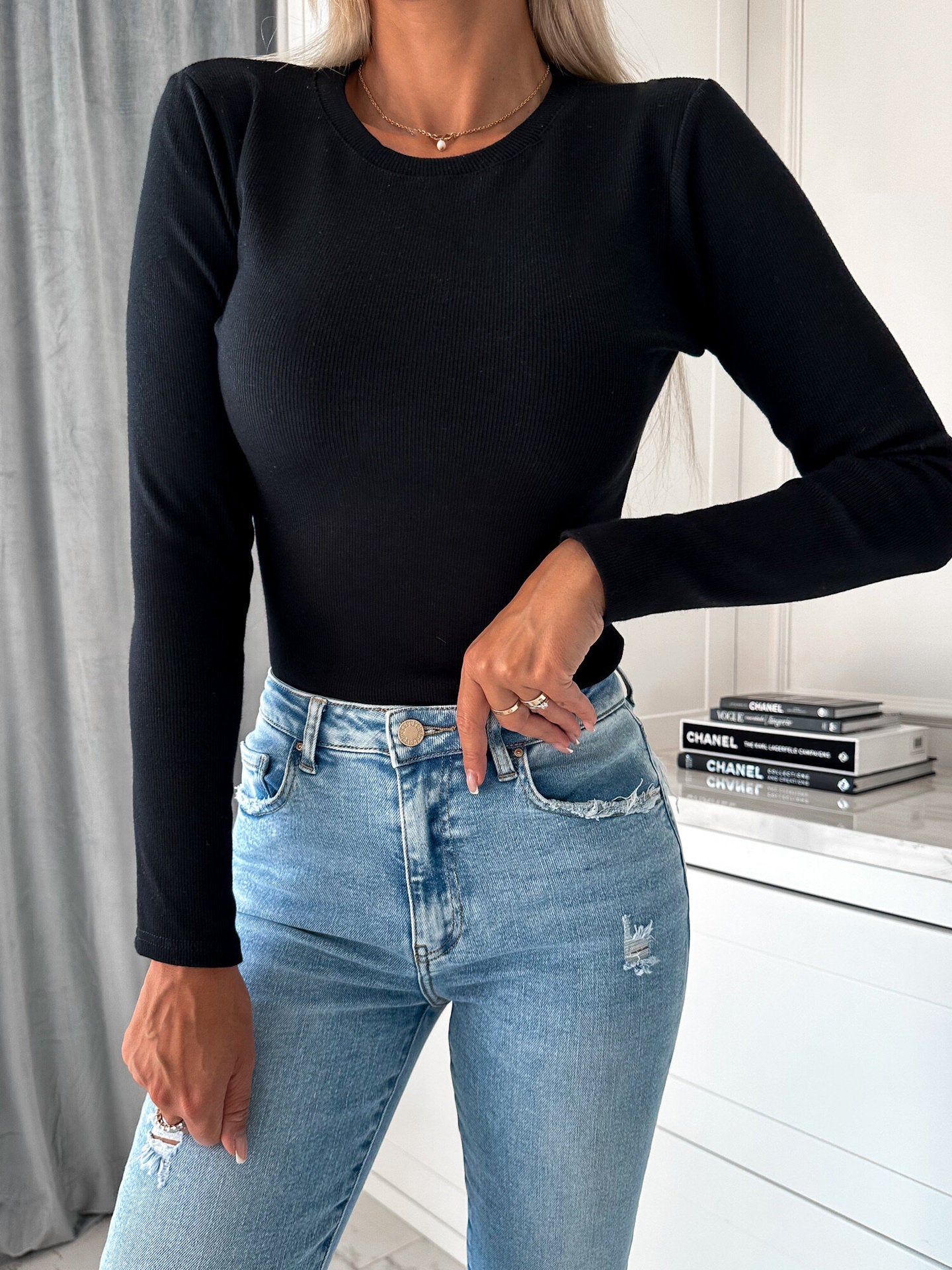 Fitted Ribbed Long Sleeve Top with Round Neck