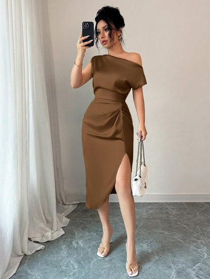 Off-Shoulder Sheath Midi Dress with Ruched Waist and Slit
