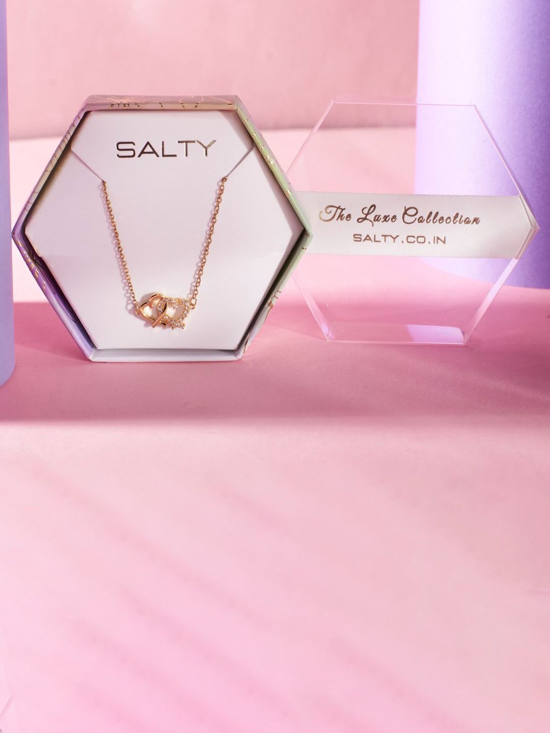 SALTY Set Of 5 Rings With Hearts & Sunshine Pendant Chain Jewellery Set