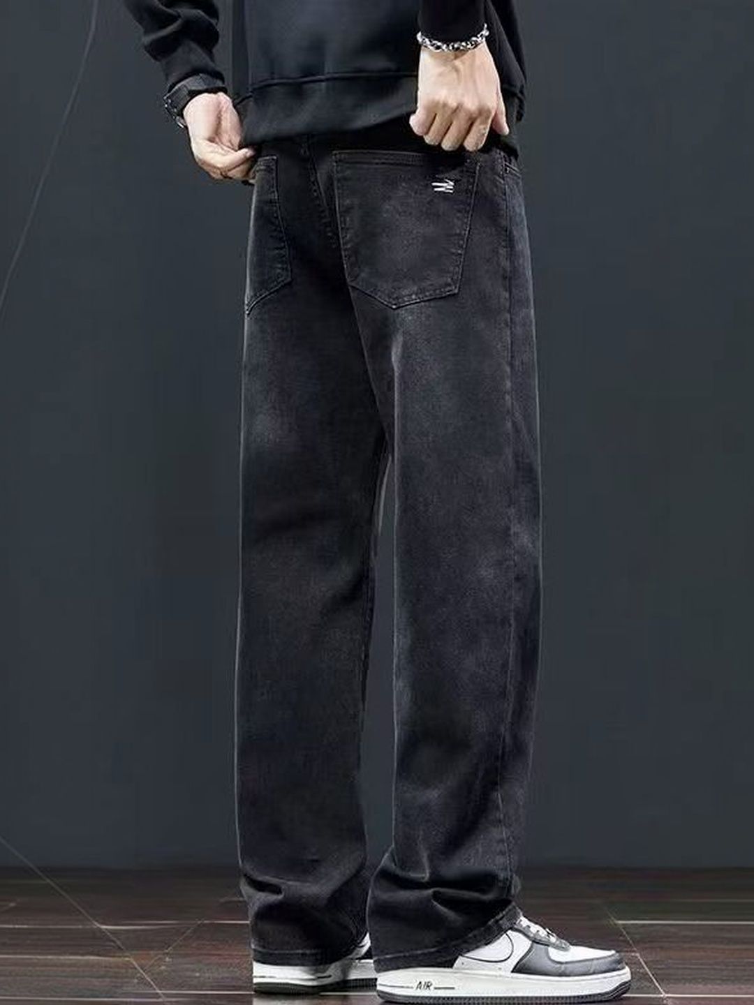 Men Straight Fit Mid-Rise Light Fade Jeans