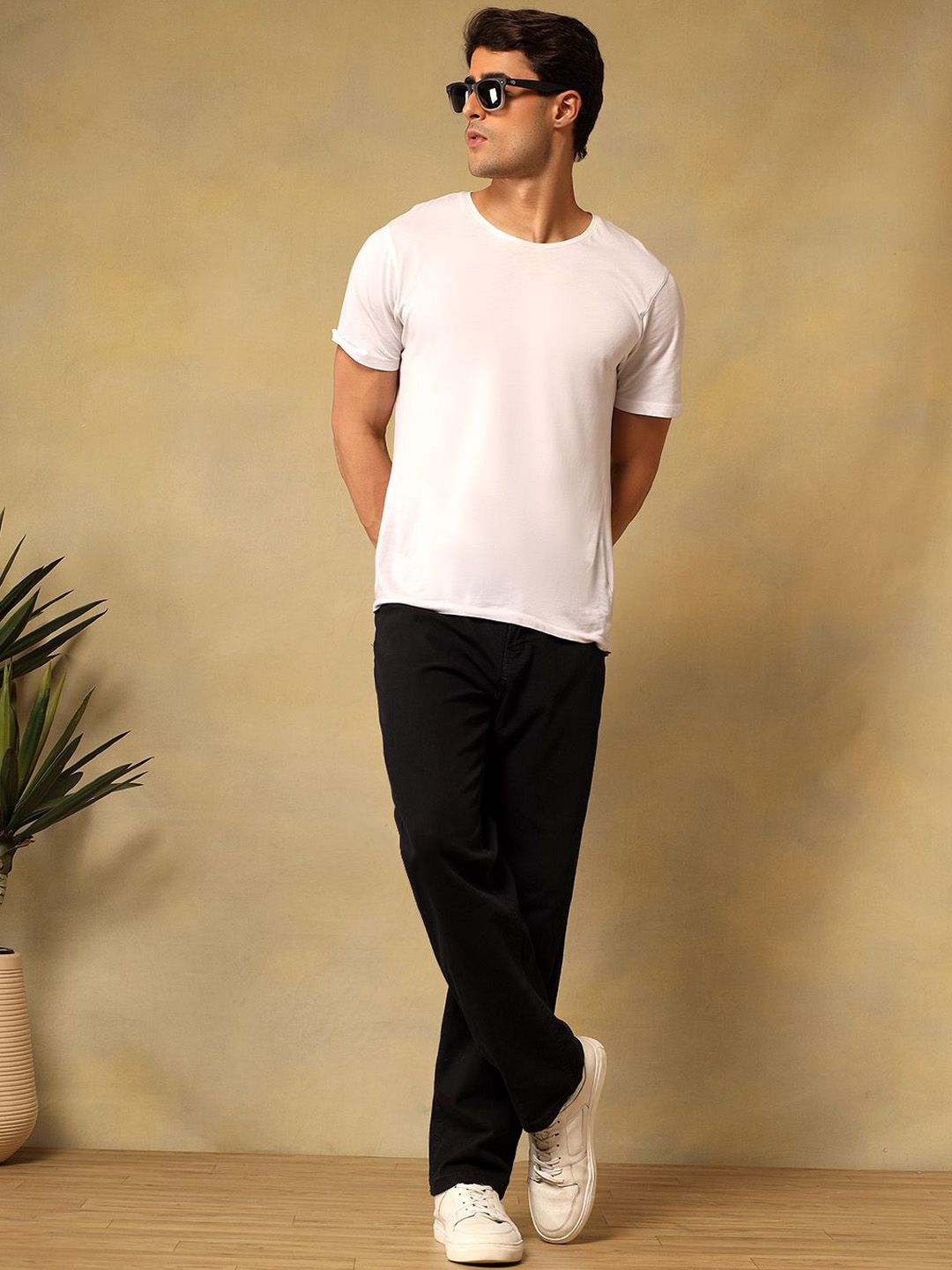 Men Straight Fit Mid-Rise Cotton Stretchable Jeans