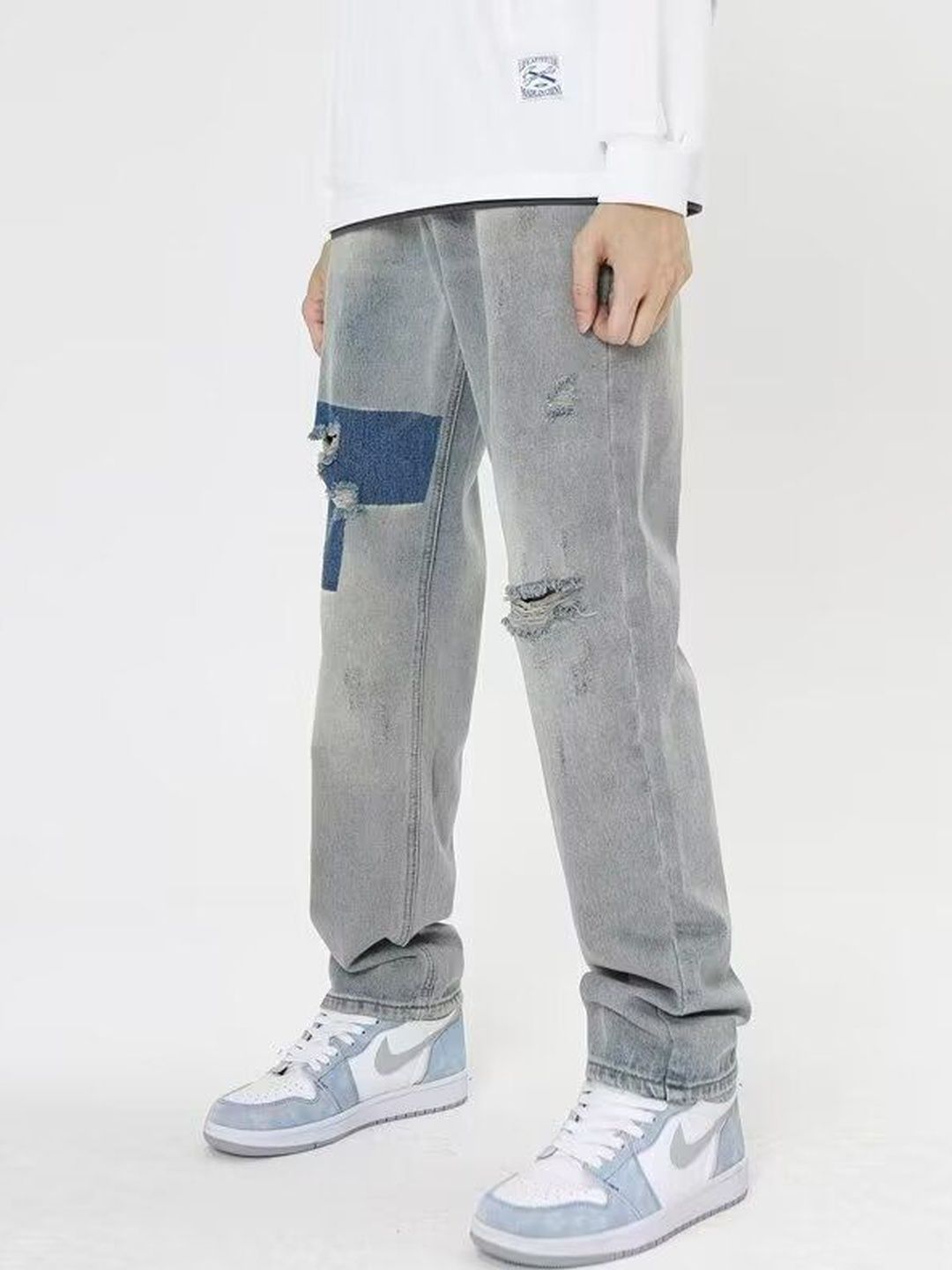Men Regular Fit Mid-Rise Mildly Distressed Light Fade Jeans
