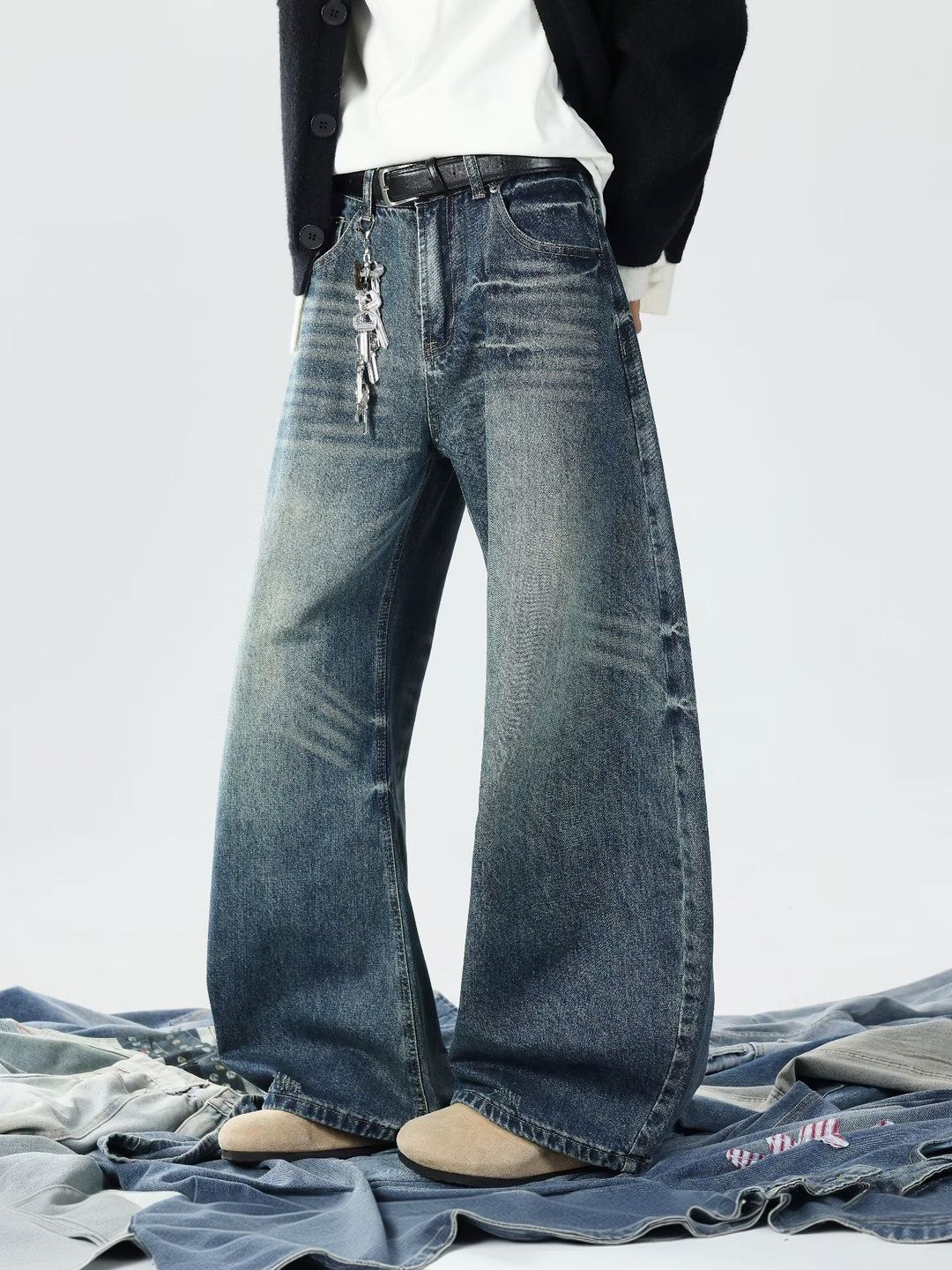Men Wide Leg Mid-Rise Light Fade Jeans