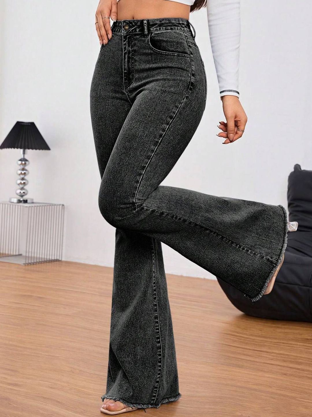 Women Bootilicious Bootcut Mid-Rise Stretchable Jeans