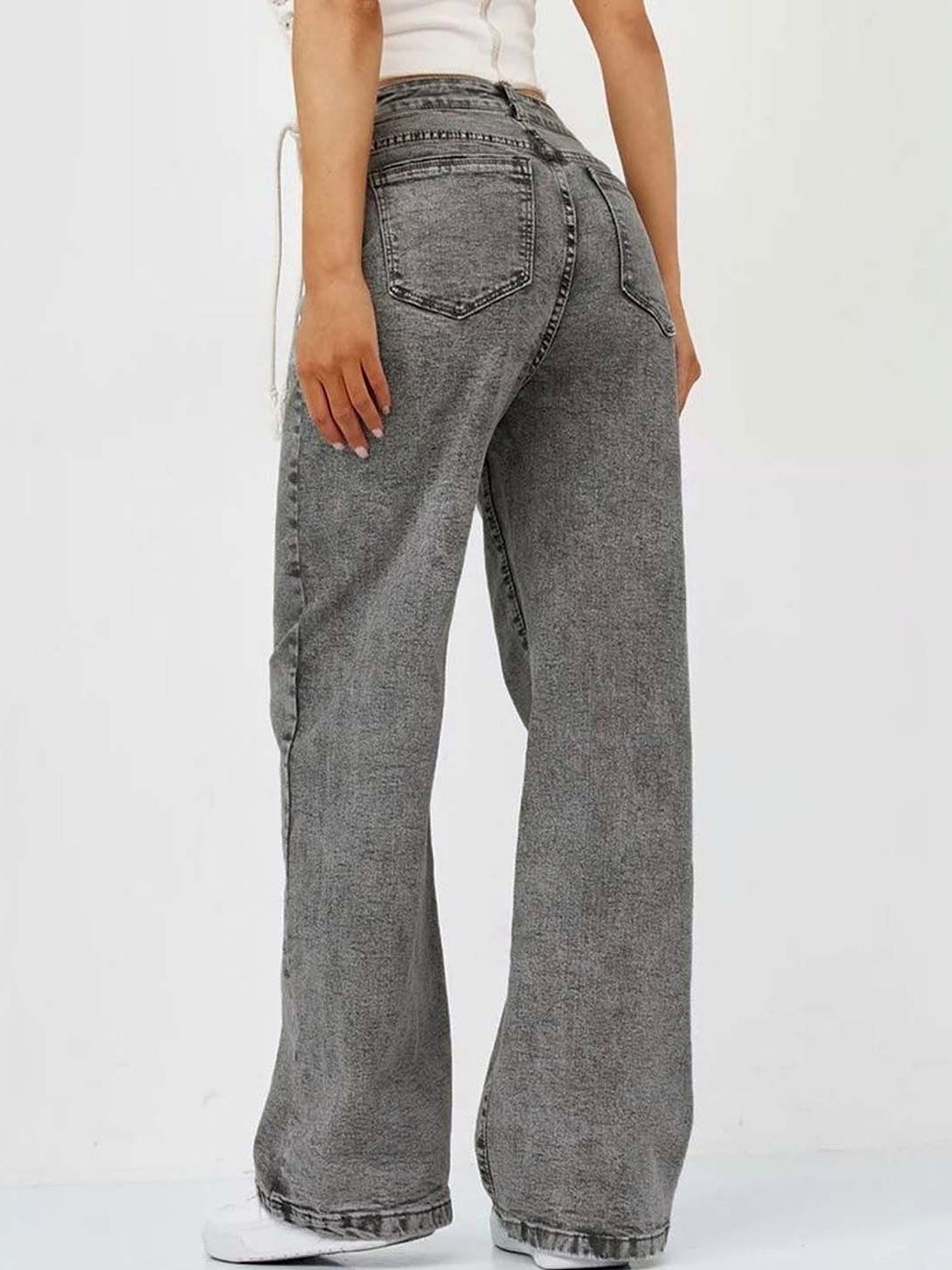 Women Relaxed Fit High-Rise Light Fade Jeans
