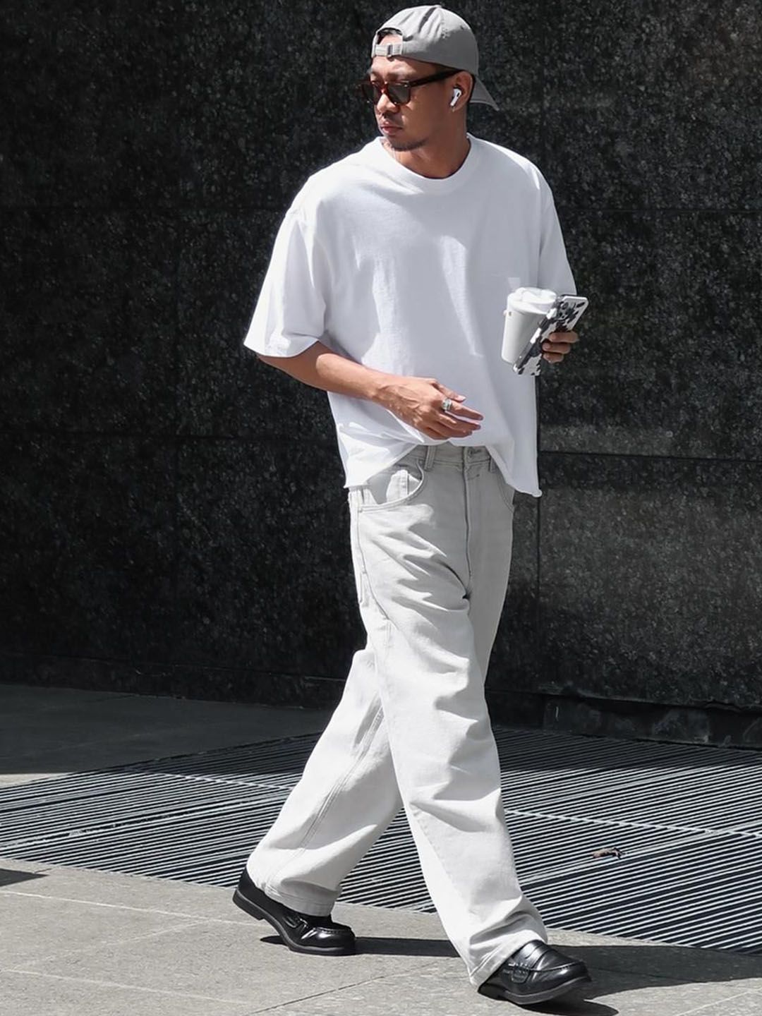 Men Low-Rise Cotton Baggy Jeans