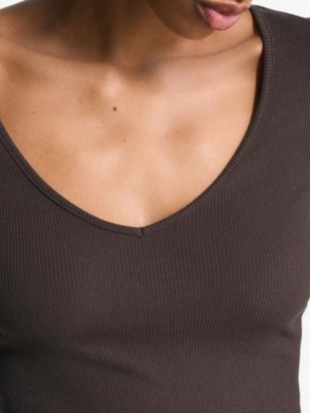 Long sleeve V-neck T-shirt