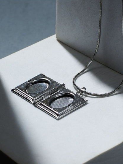 SALTY Women Quirky Quasar Openable Silver Pendant With Chain