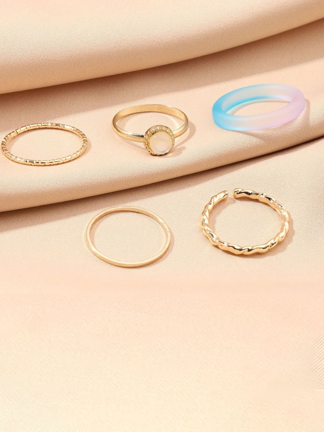 SALTY Set Of 5 Rings With Hearts & Sunshine Pendant Chain Jewellery Set