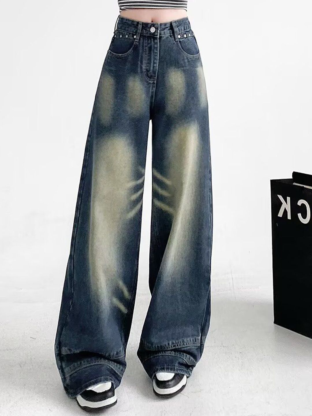 Women Regular Fit Mid-Rise Light Fade Jeans