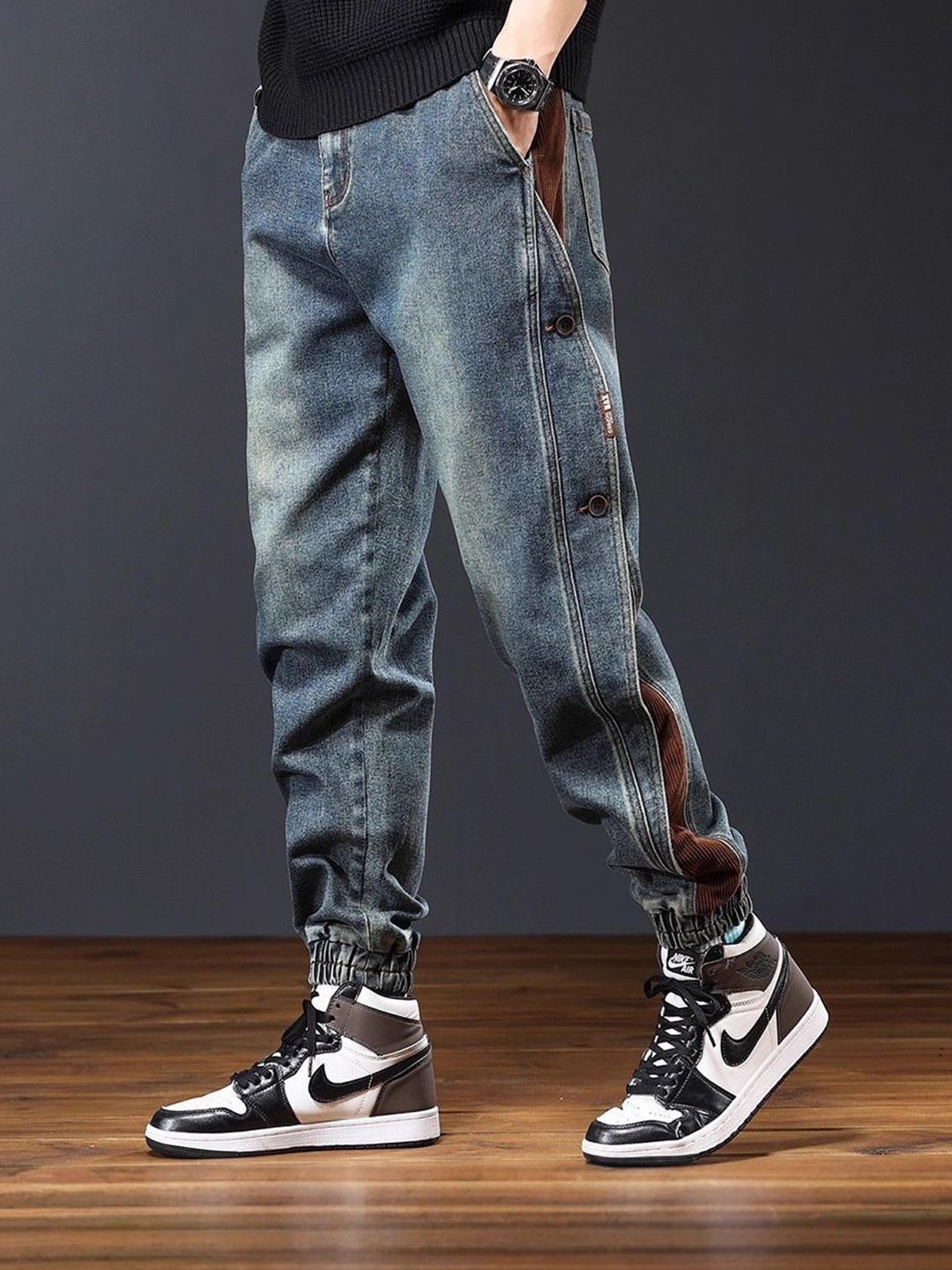 Men Jogger Fit Mid-Rise Light Fade Non Stretchable Jeans