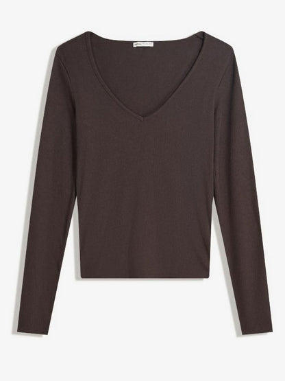 Long sleeve V-neck T-shirt