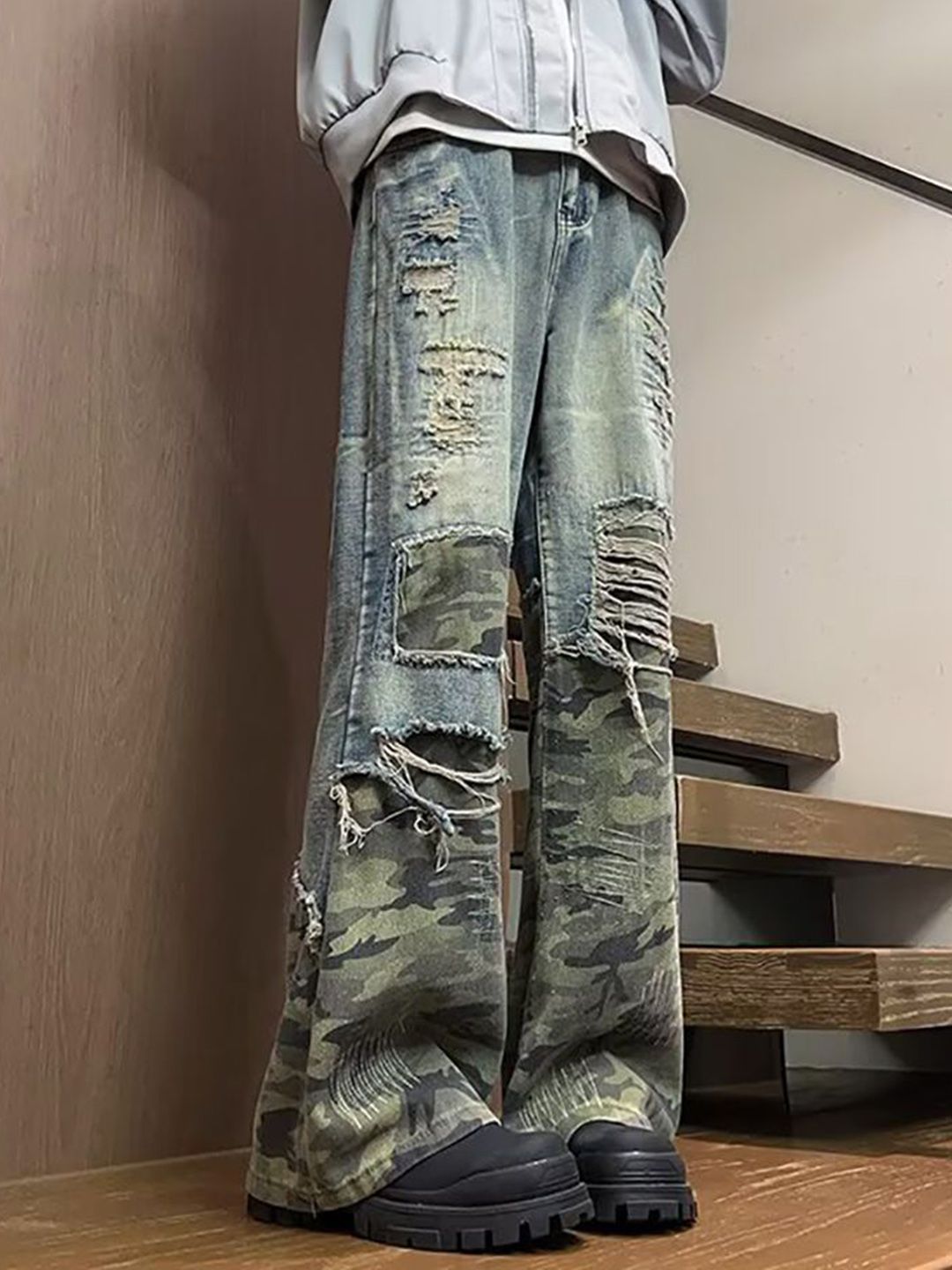Men Highly Distressed Light Fade Mid-Rise Wide Leg Jeans
