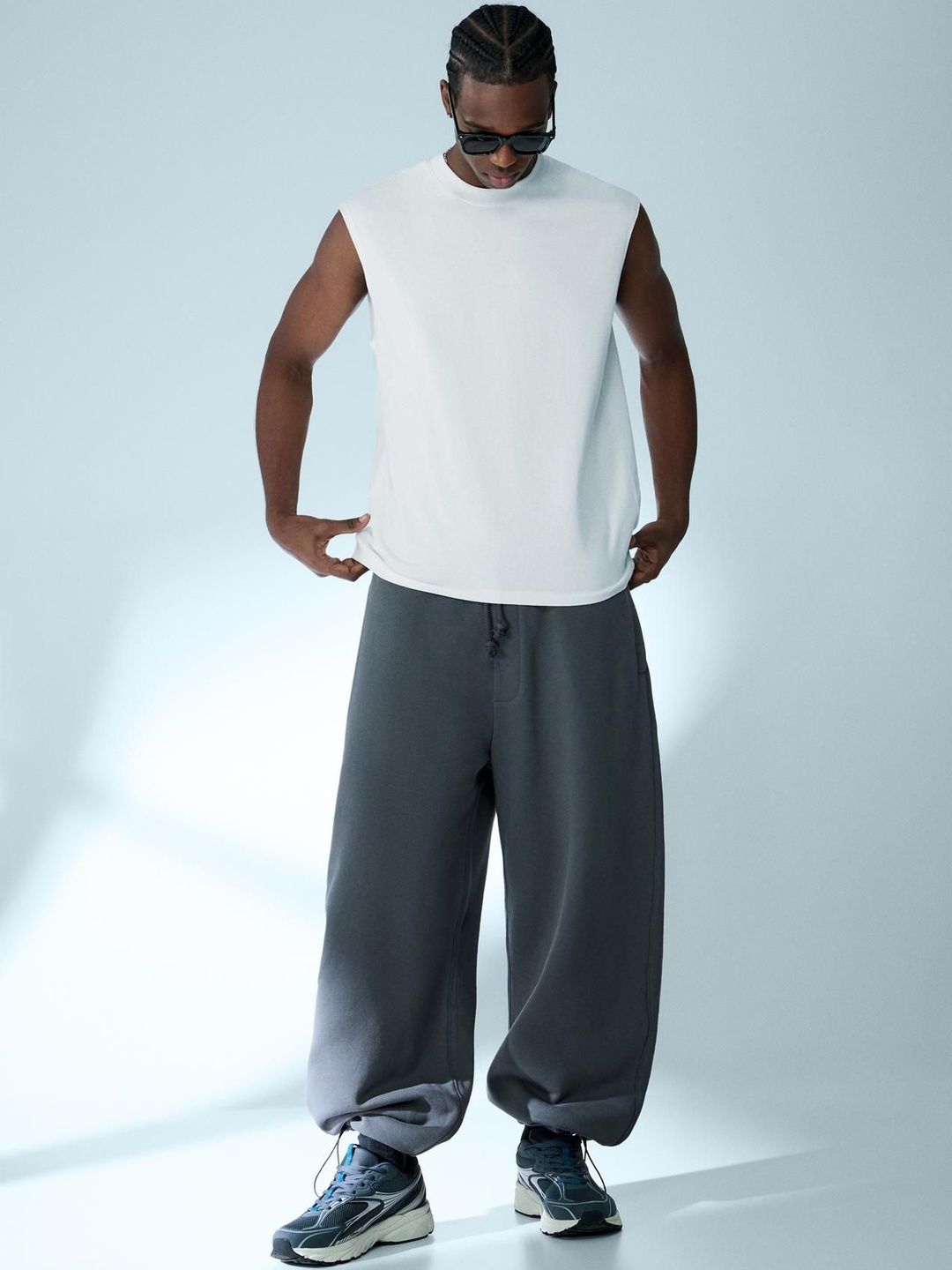 Basic sleeveless T-shirt