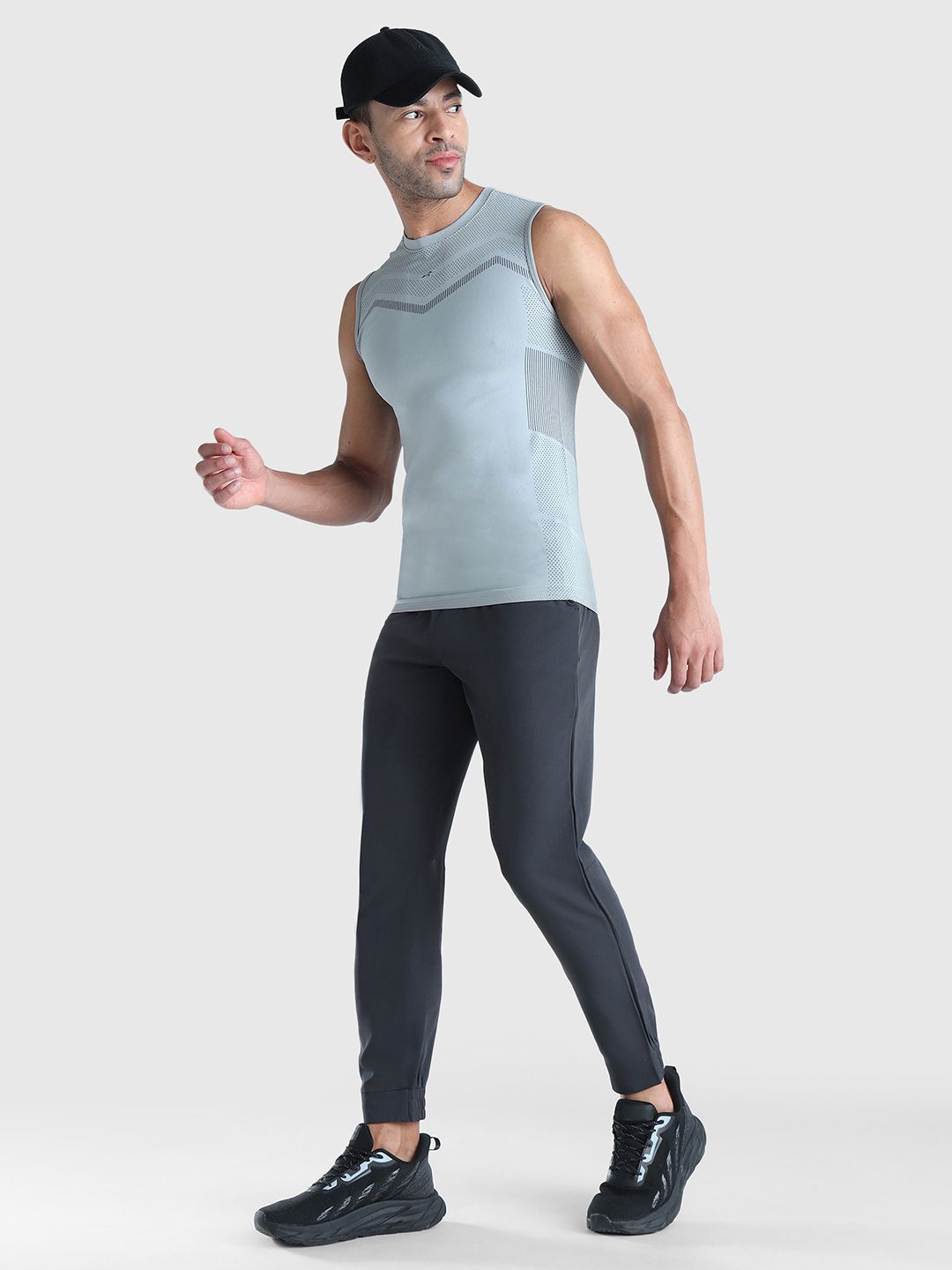Men Tapered Fit Mid Rise Joggers