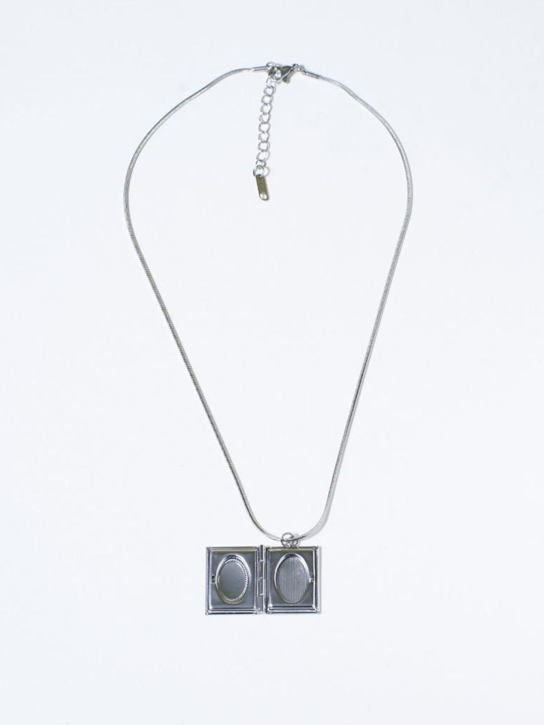 SALTY Stainless Steel Quirky Quasar Openable Silver Pendant Chain