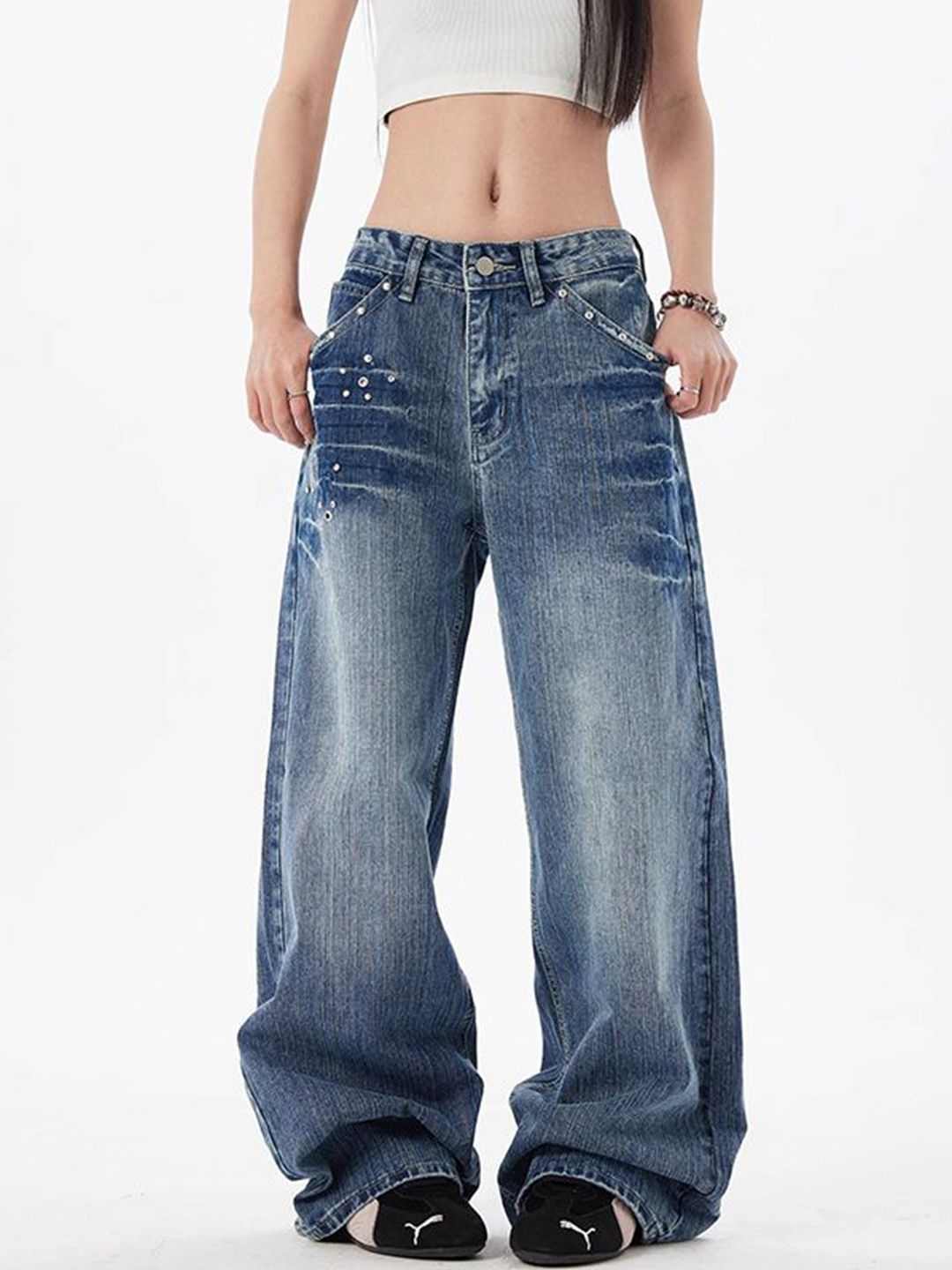 Women Relaxed Fit Mid-Rise Light Fade Jeans
