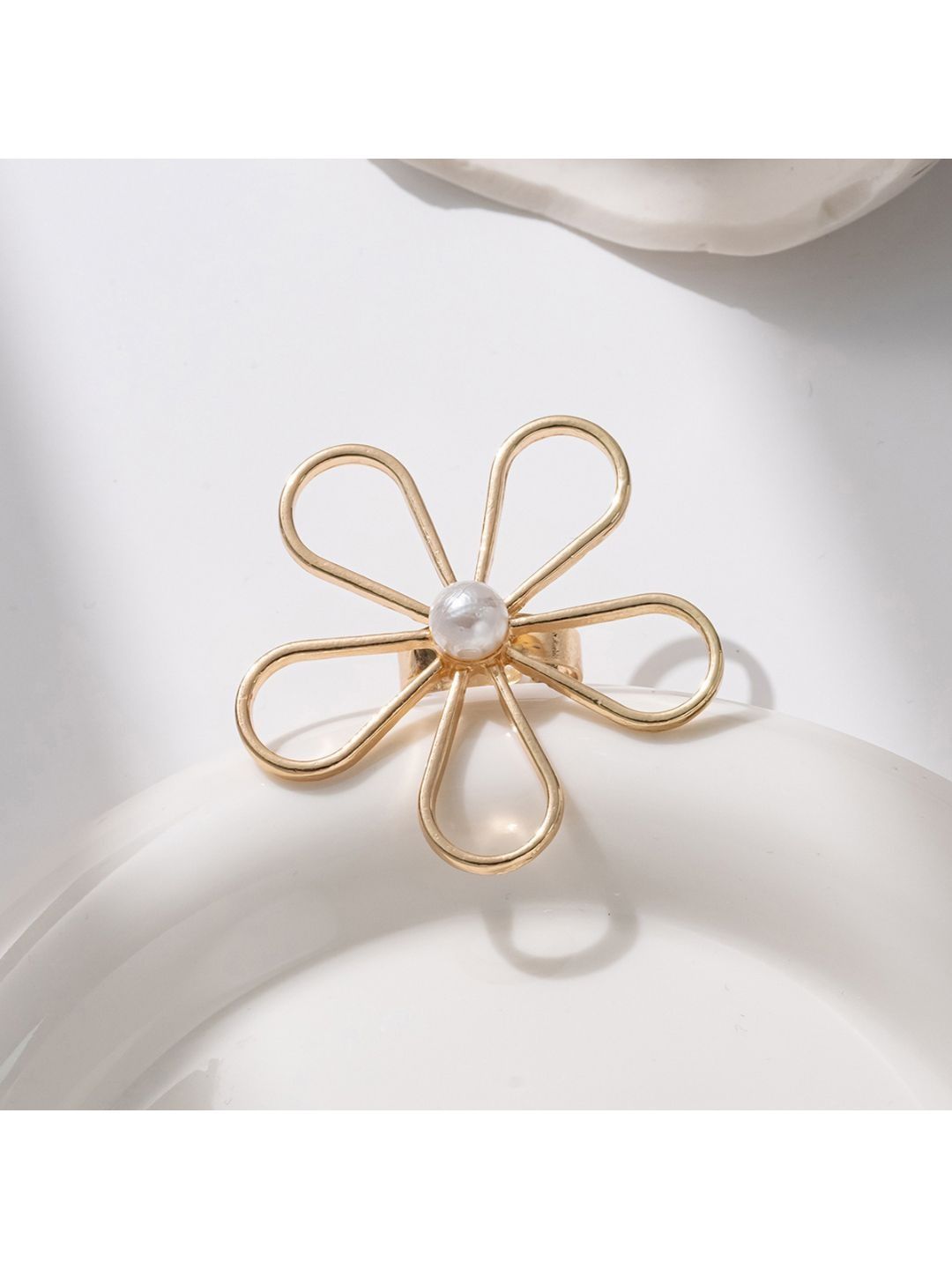SALTY Floral Finger Ring