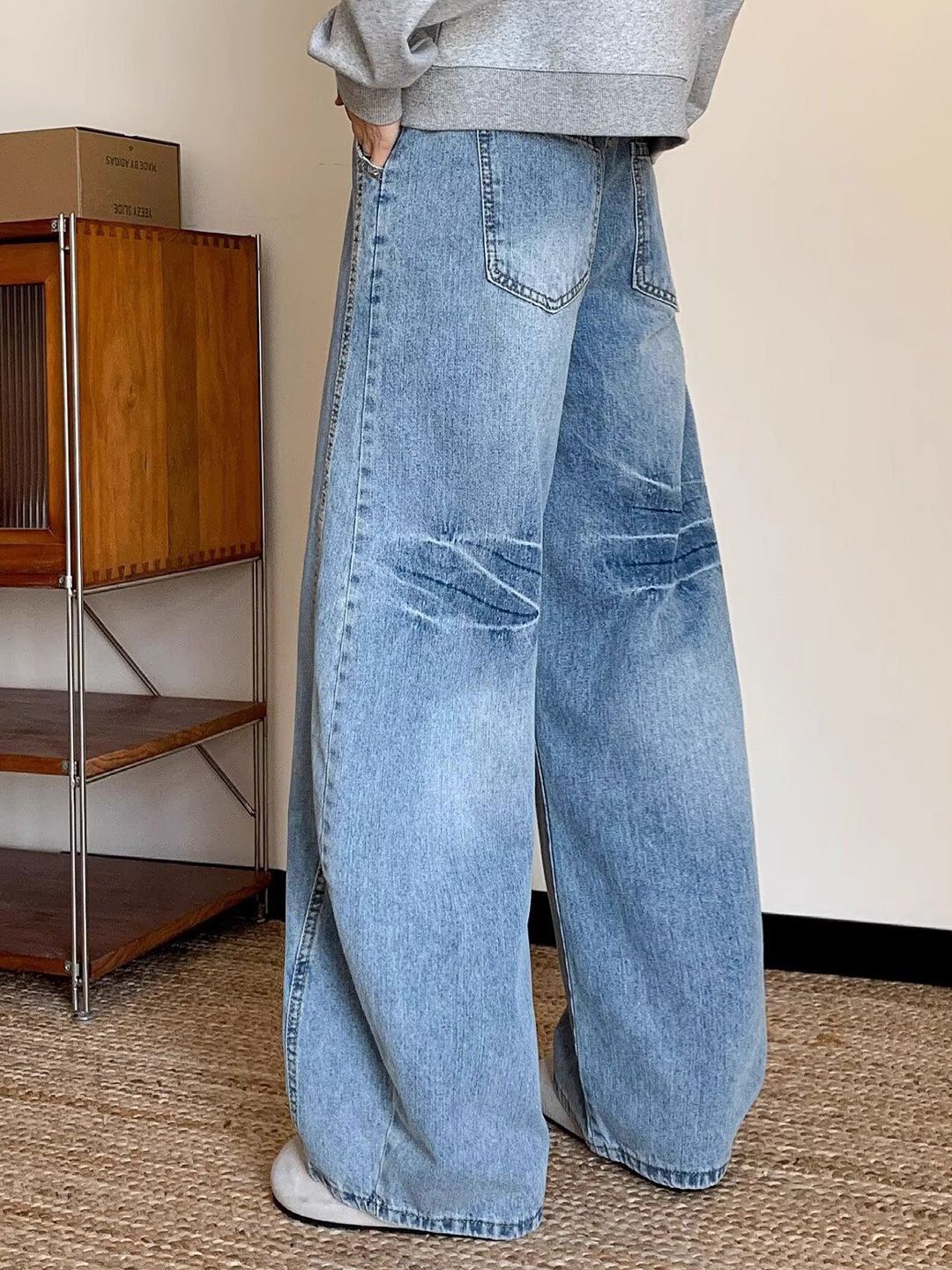 Men Wide Leg Mid-Rise Light Fade Jeans