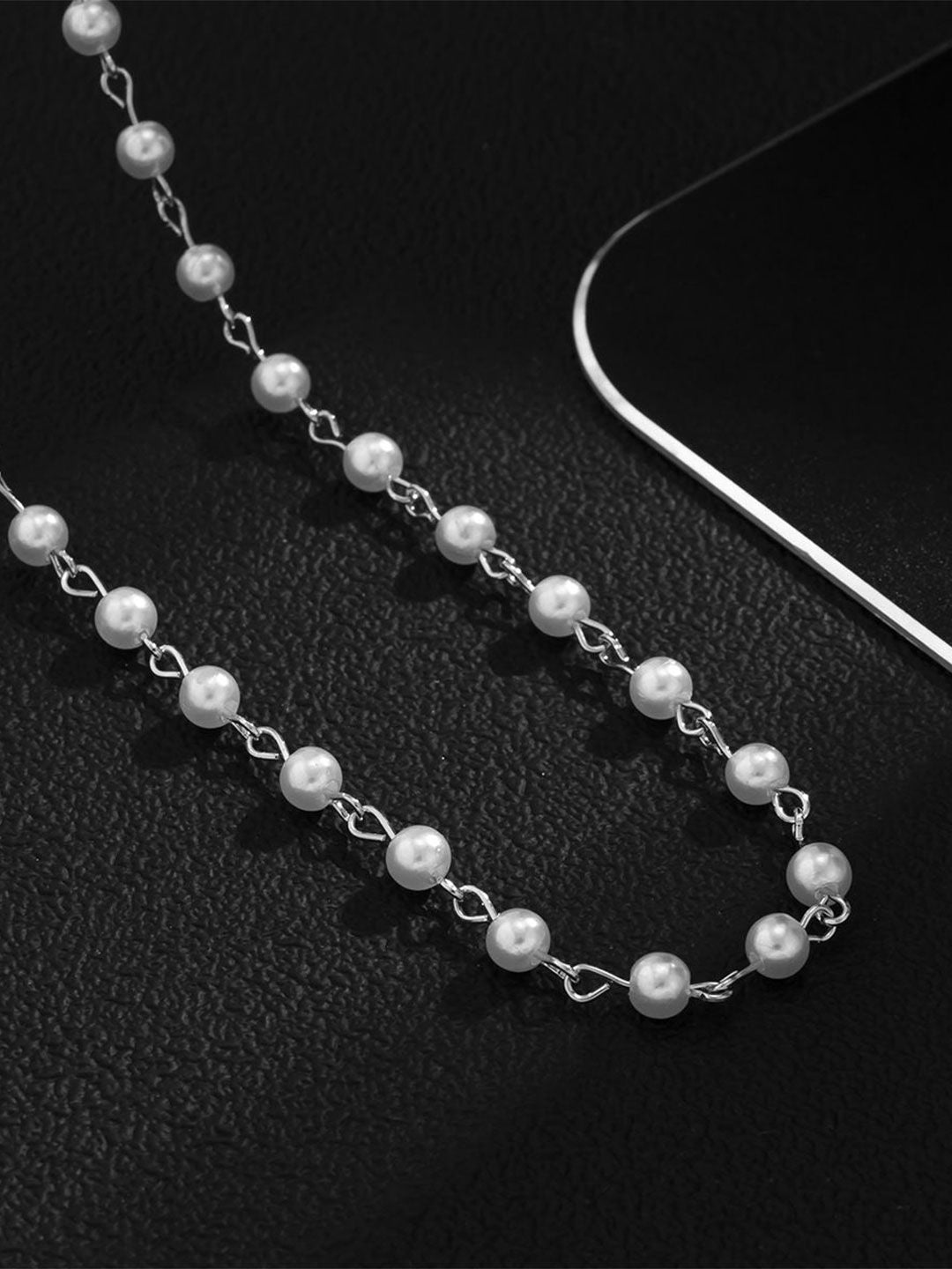 Silver-Plated Pearls Beaded Minimal Necklace