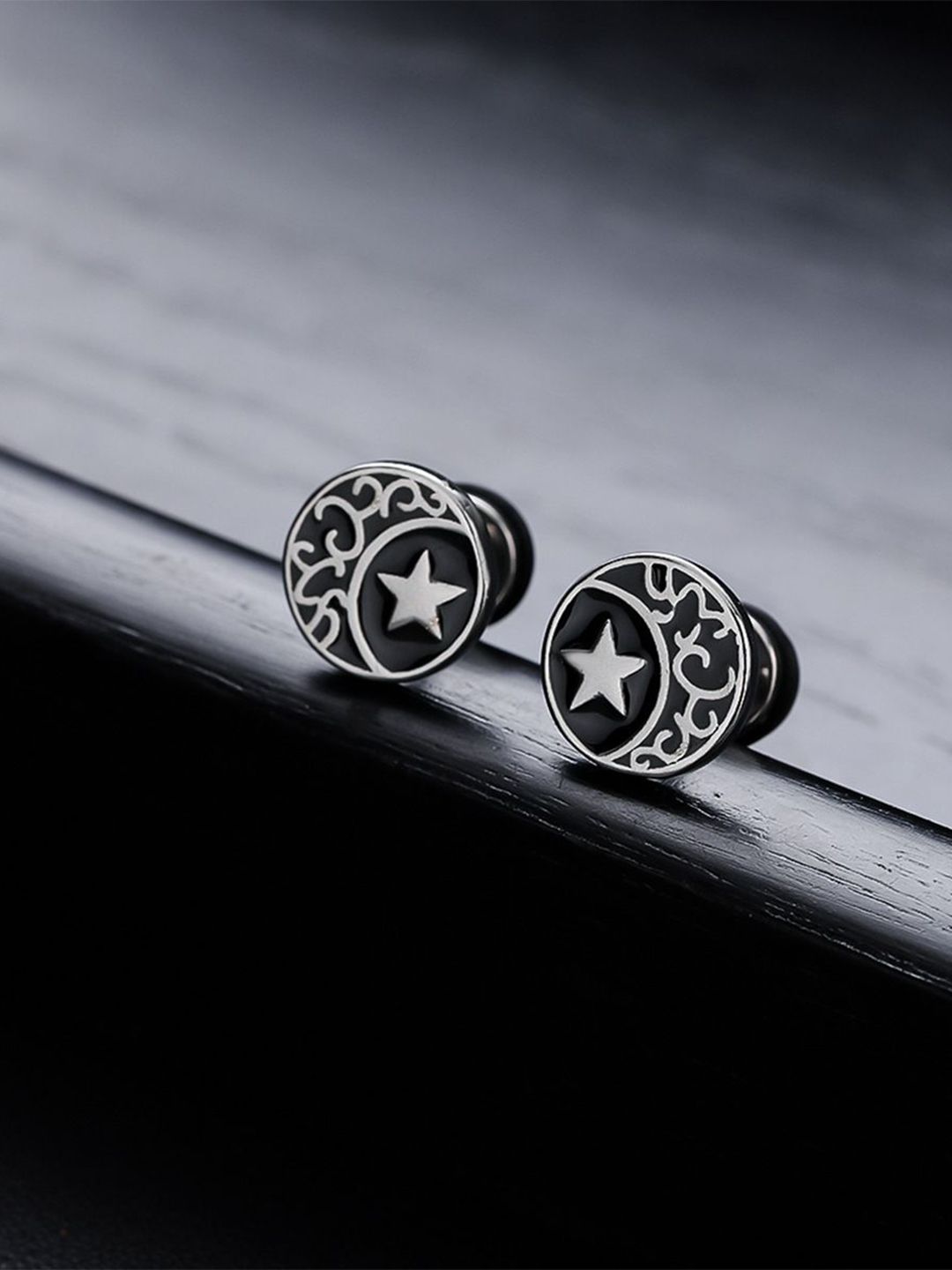 Stainless Steel Silver Plated Circular Shaped Studs