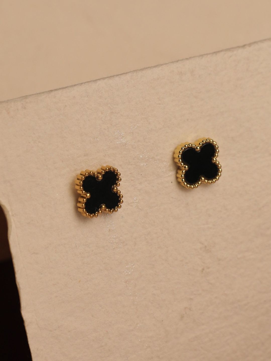 SALTY Women Posh Night Clover Earrings