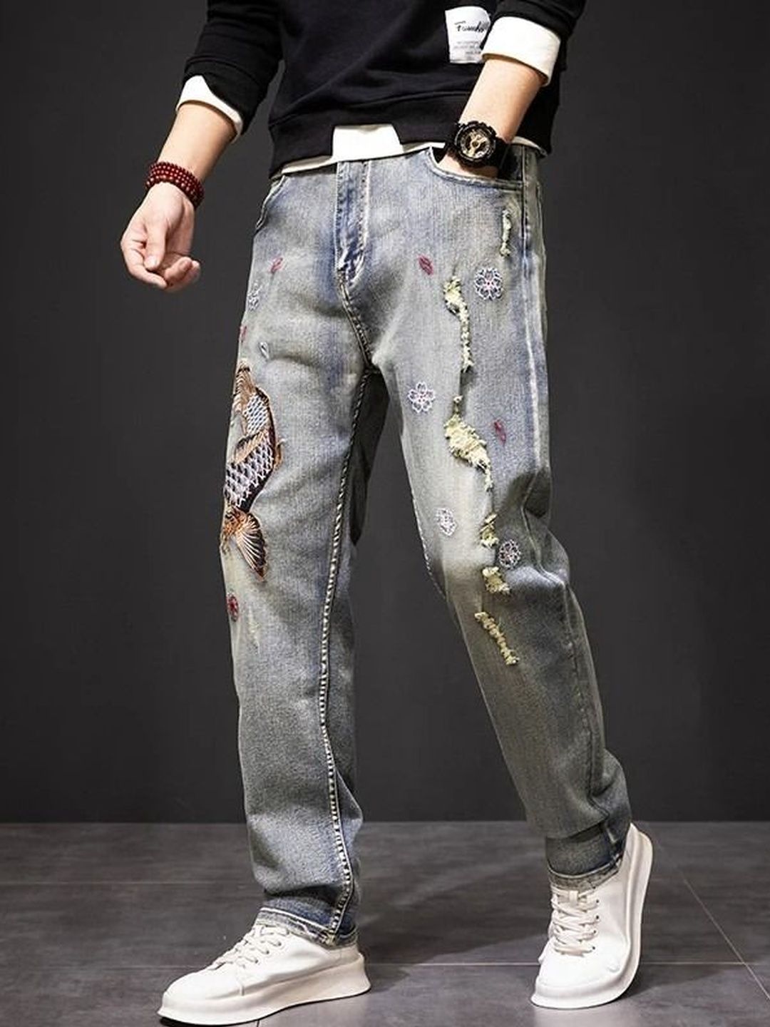 Men Relaxed Fit Mid-Rise Light Fade Applique Jeans
