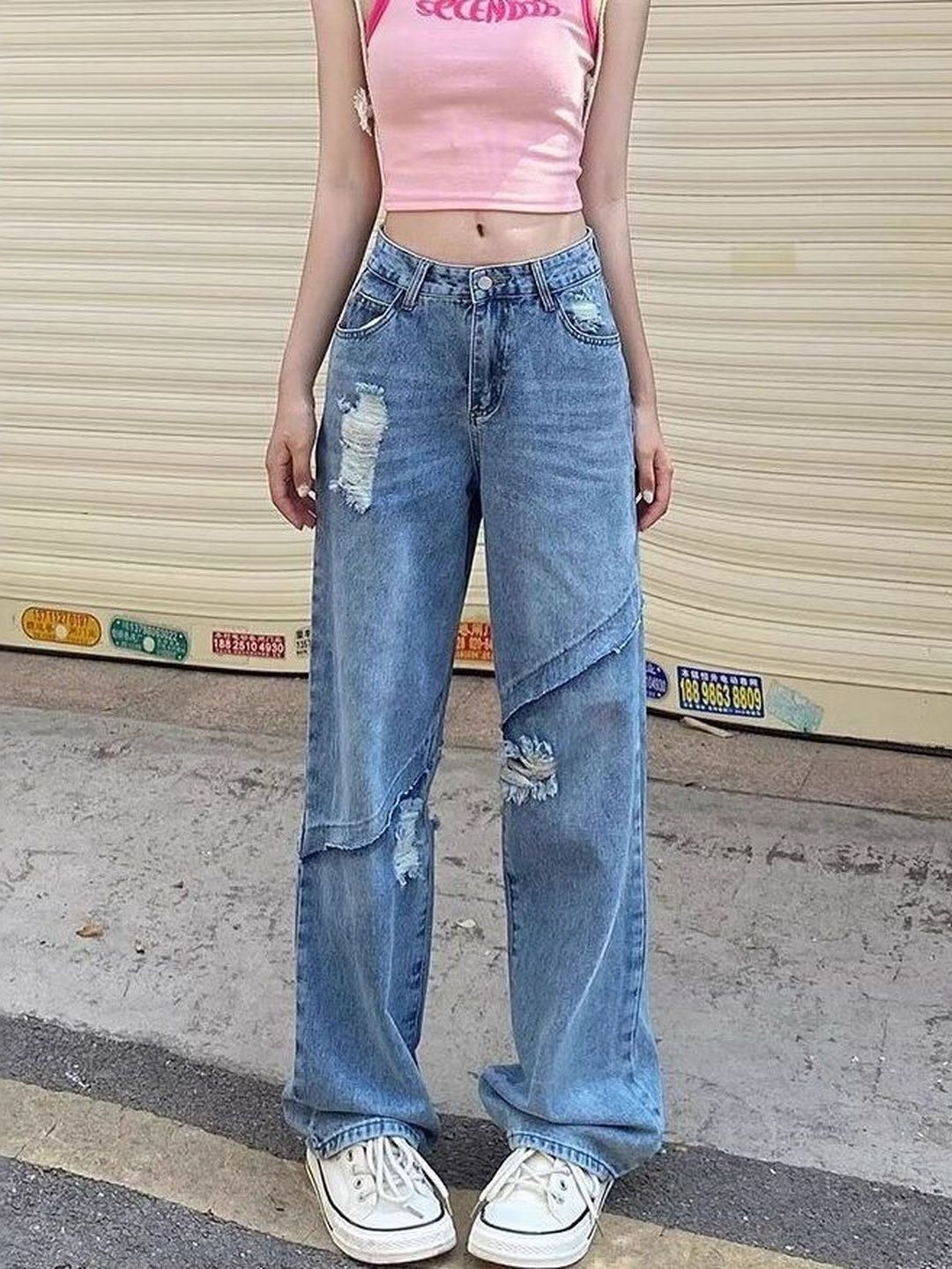 Women Relaxed Fit Mid-Rise Mildly Distressed Light Fade Jeans
