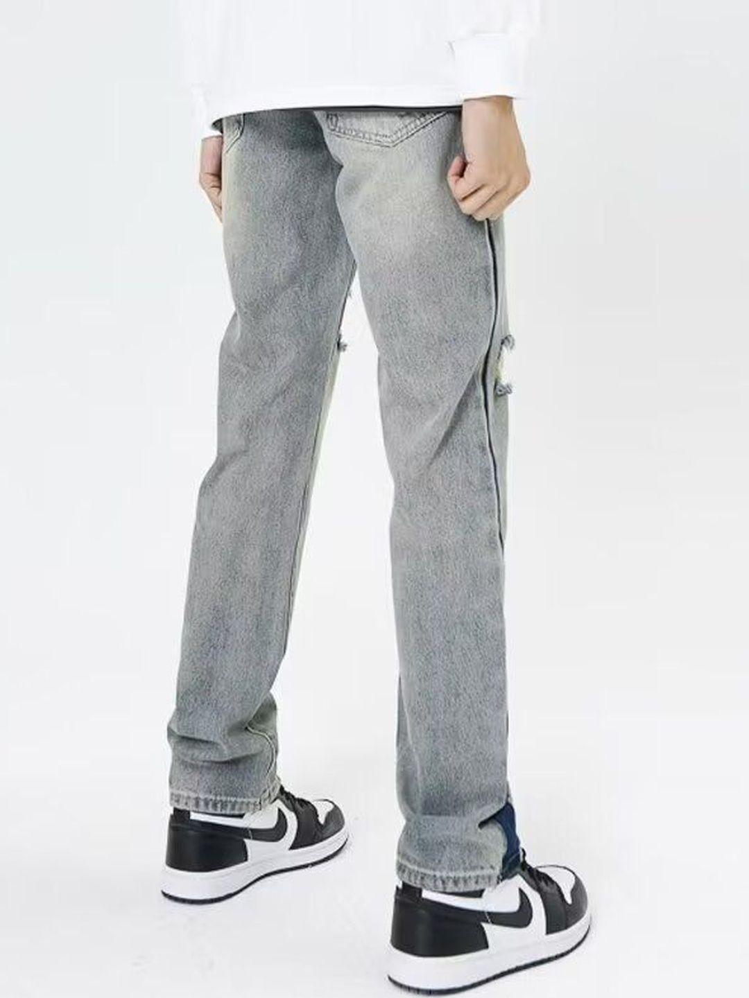 Men Regular Fit Mid-Rise Slash Knee Light Fade Jeans