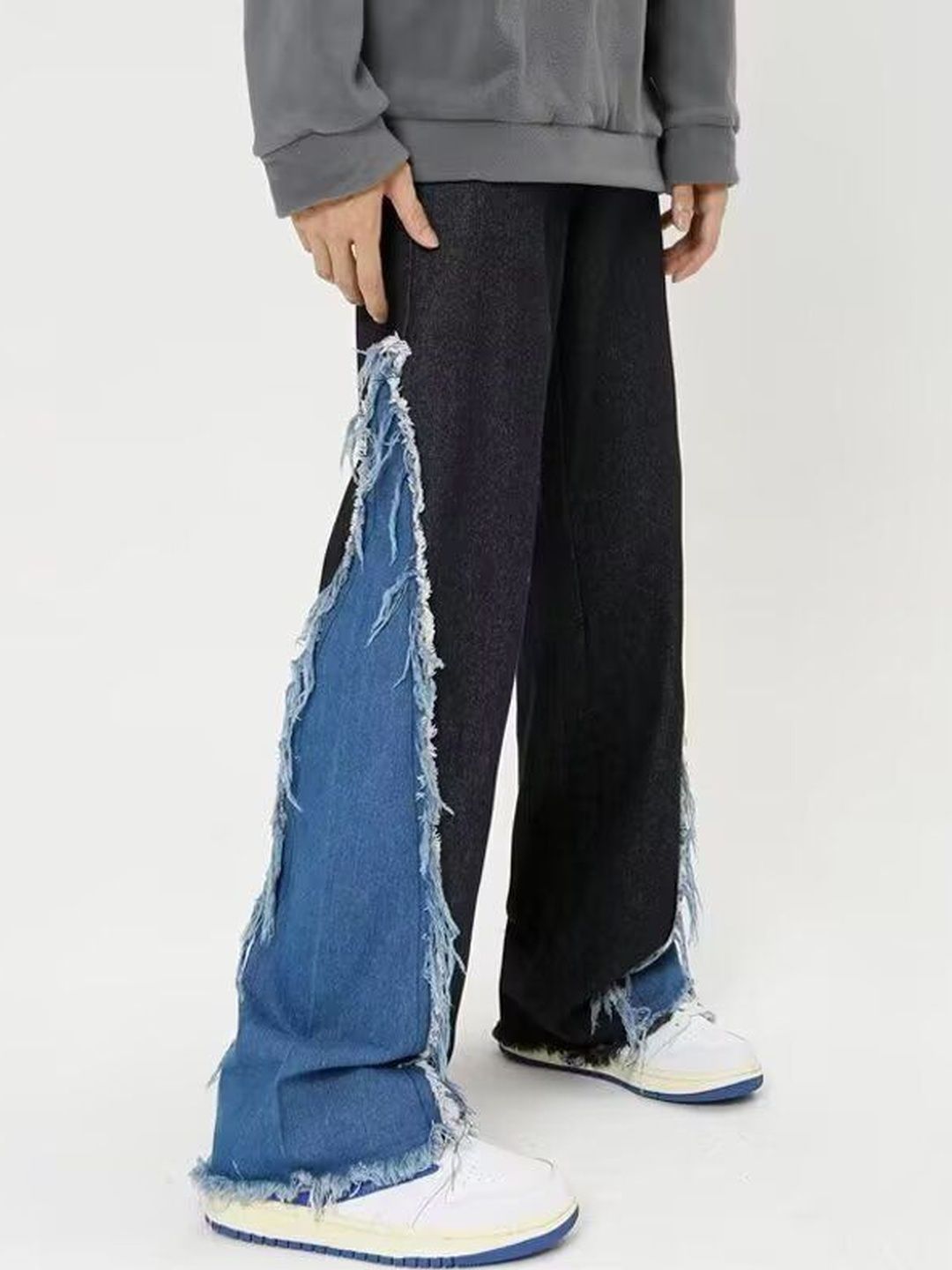 Men Relaxed Fit Mid-Rise Light Fade Colourblocked Jeans