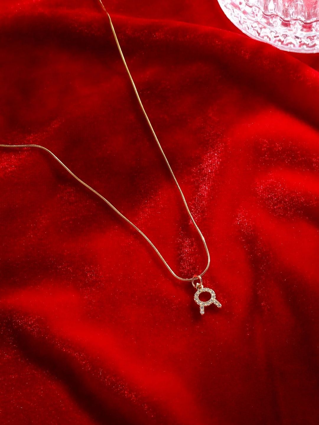SALTY Set Of 2 Taurus & Pisces Pendant With Chain