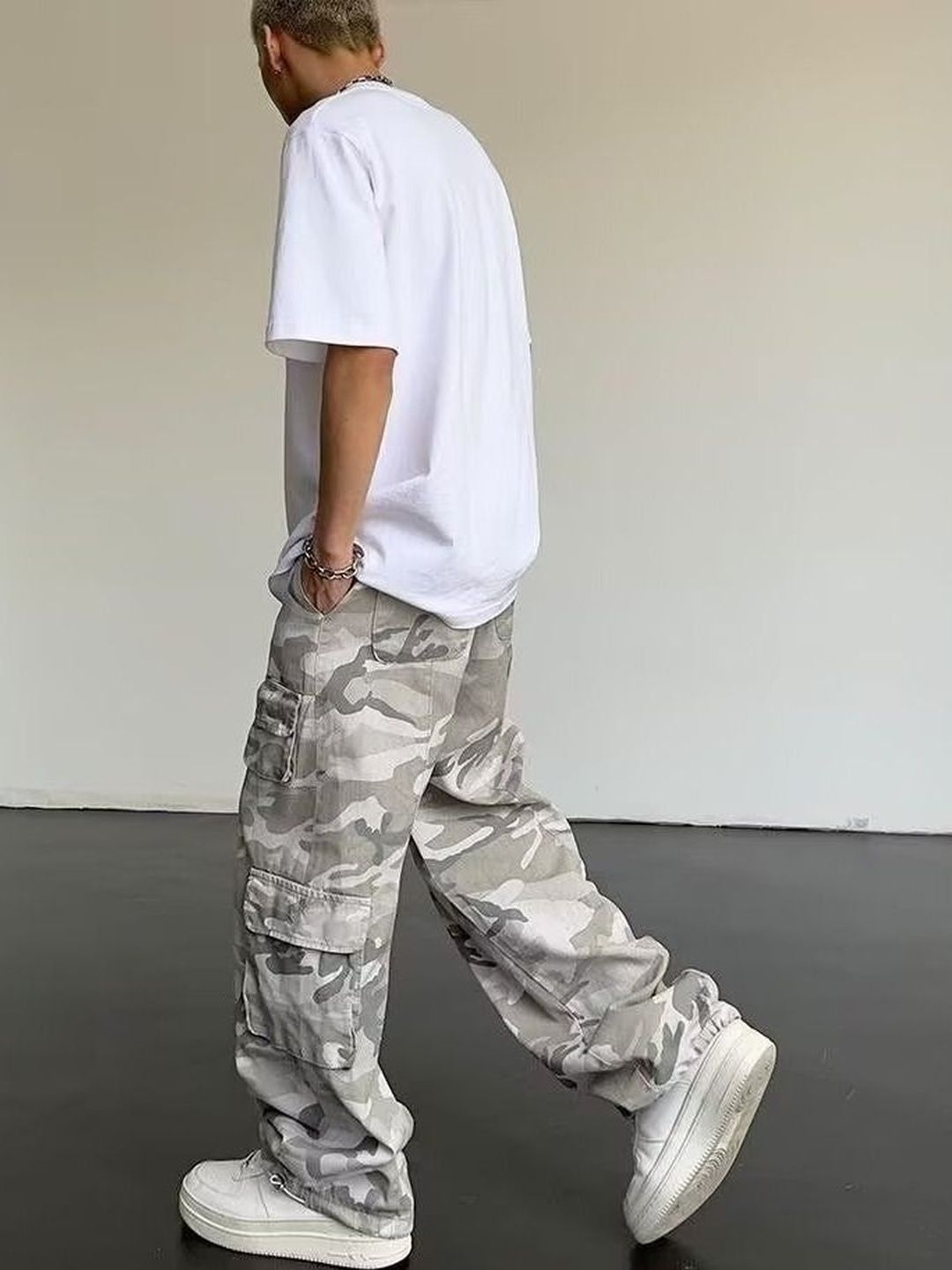 Men Relaxed Fit Mid-Rise Printed Jeans