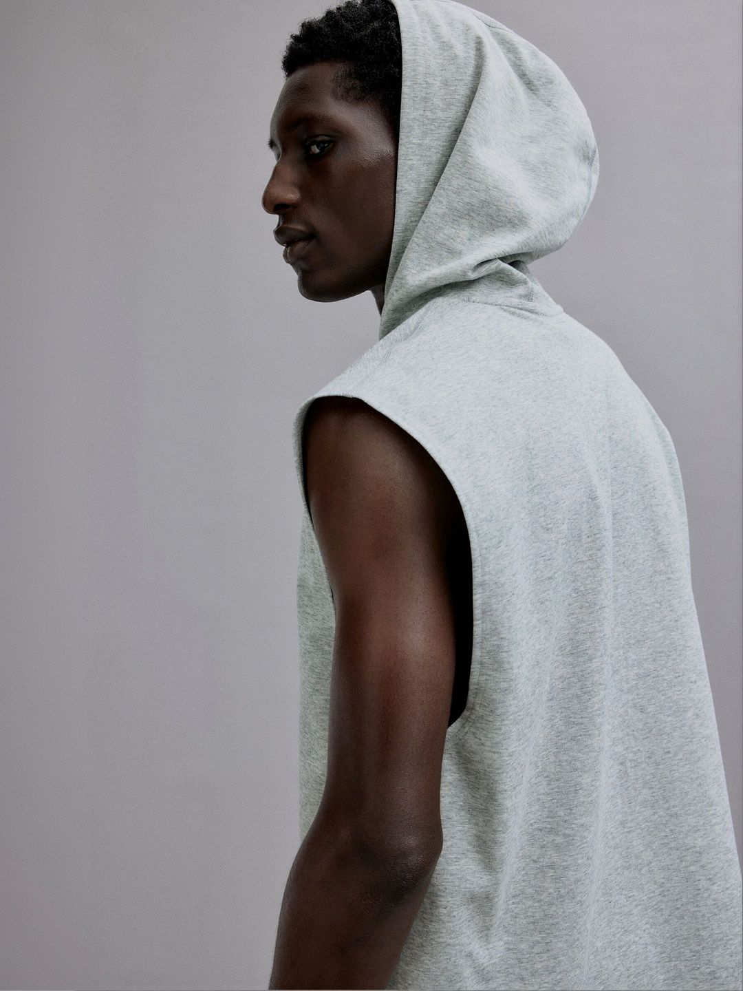 Regular Fit Sleeveless Sports Hoodie with DryMove