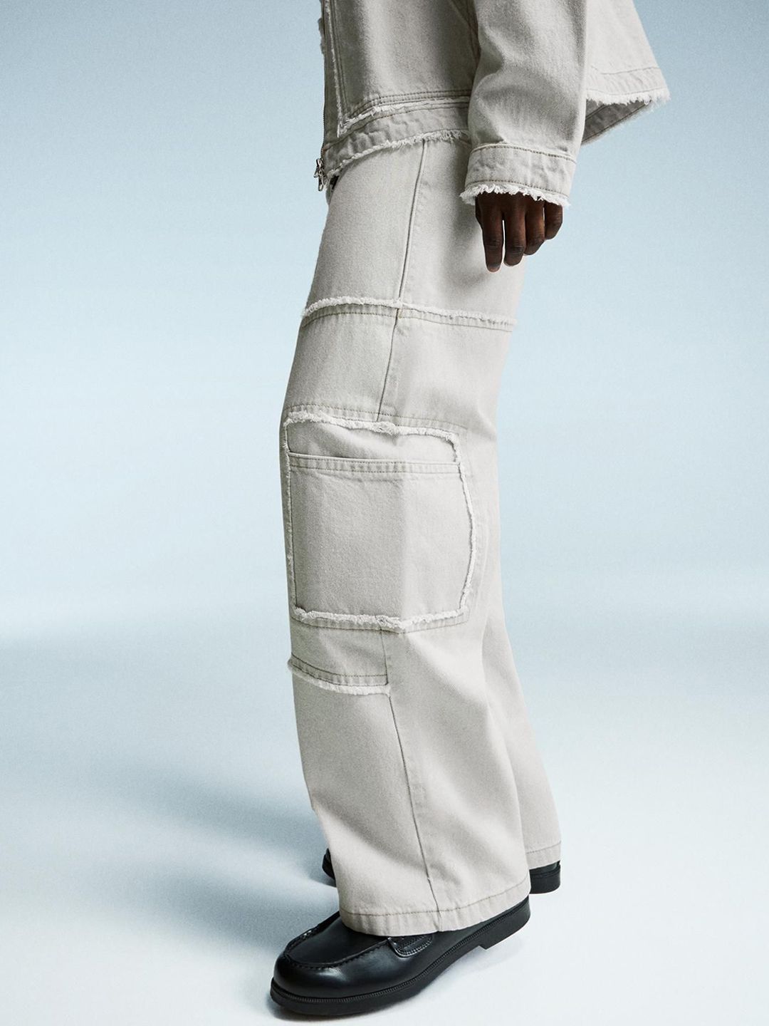 Men Relaxed Mid Rise Baggy Fit Fringing Cotton Cargo Jeans
