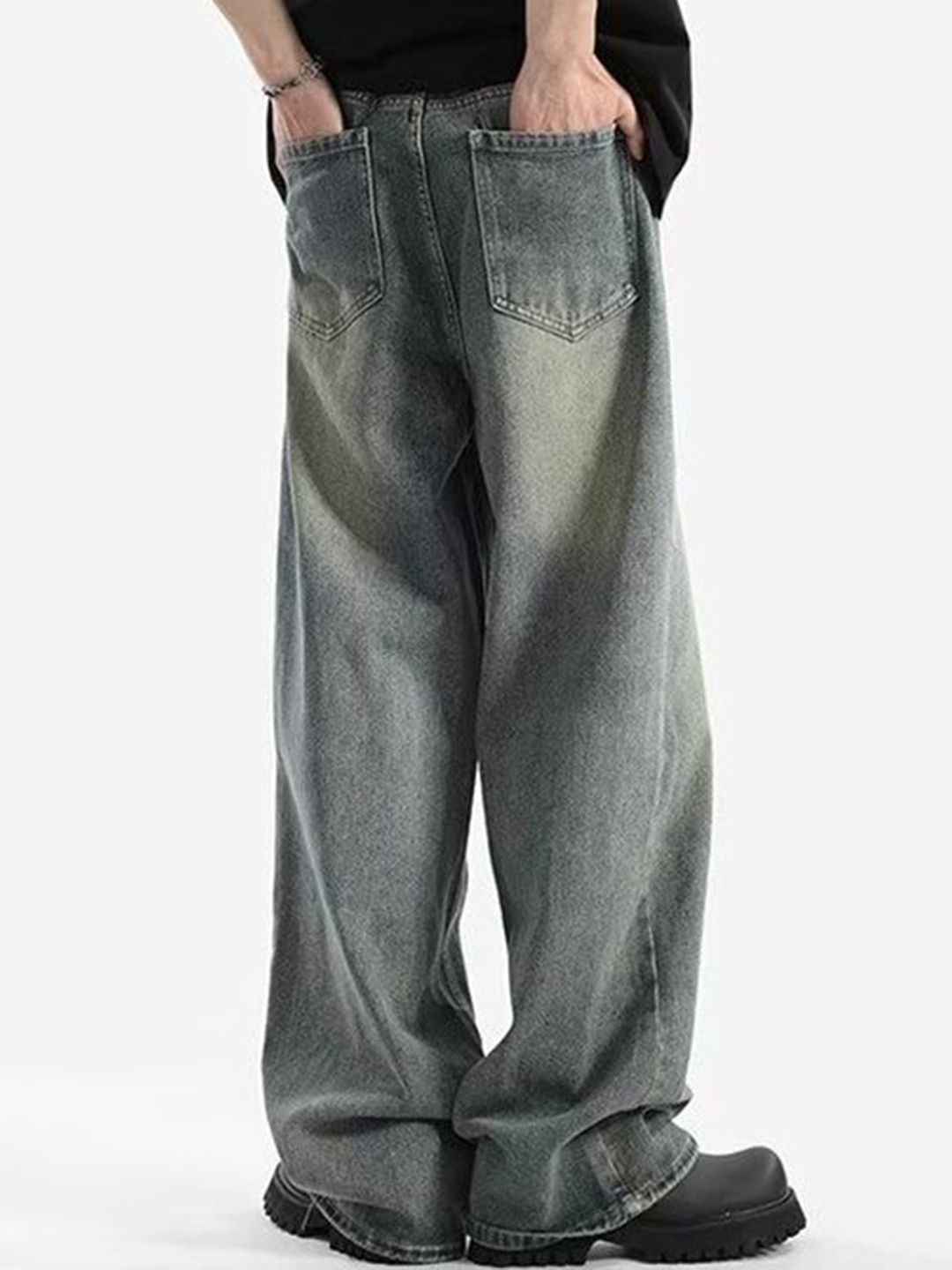 Men Wide Leg Mid-Rise Medium Fade Jeans