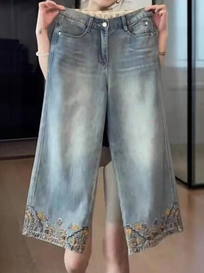 Women Straight Fit Mid-Rise Light Fade Cropped Jeans