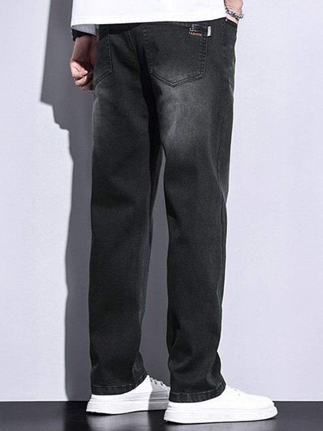 Men Regular Fit Mid-Rise Heavy Fade Jeans