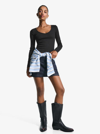 Long sleeve V-neck T-shirt
