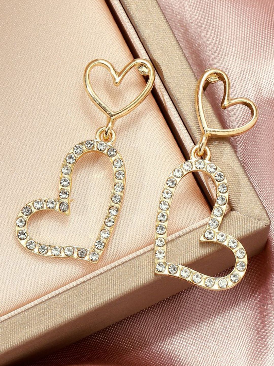 SALTY Pack of 2 Women Charming Heart Earrings