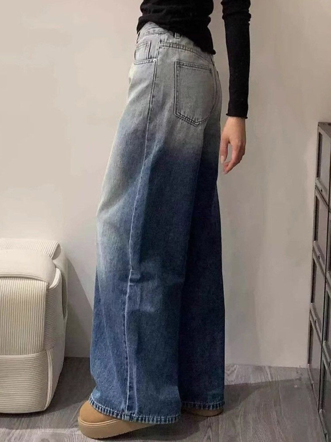 Women Straight Fit Mid-Rise Light Fade Jeans