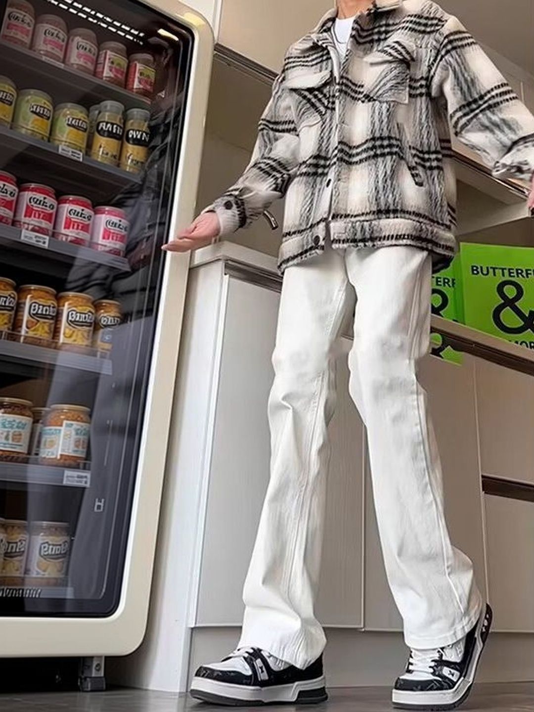 Men Straight Fit Mid-Rise Jeans