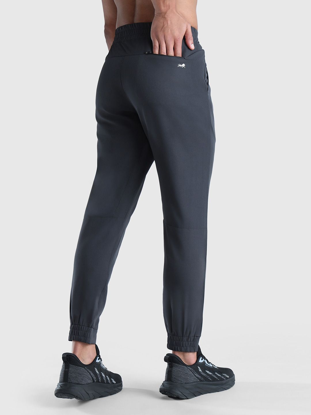 Men Tapered Fit Mid Rise Joggers