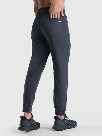 Men Tapered Fit Mid Rise Joggers