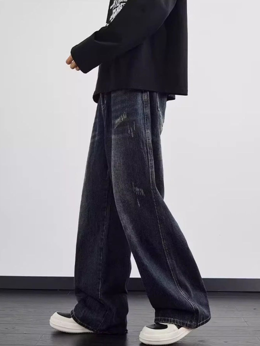 Men Wide Leg Mid-Rise Light Fade Jeans