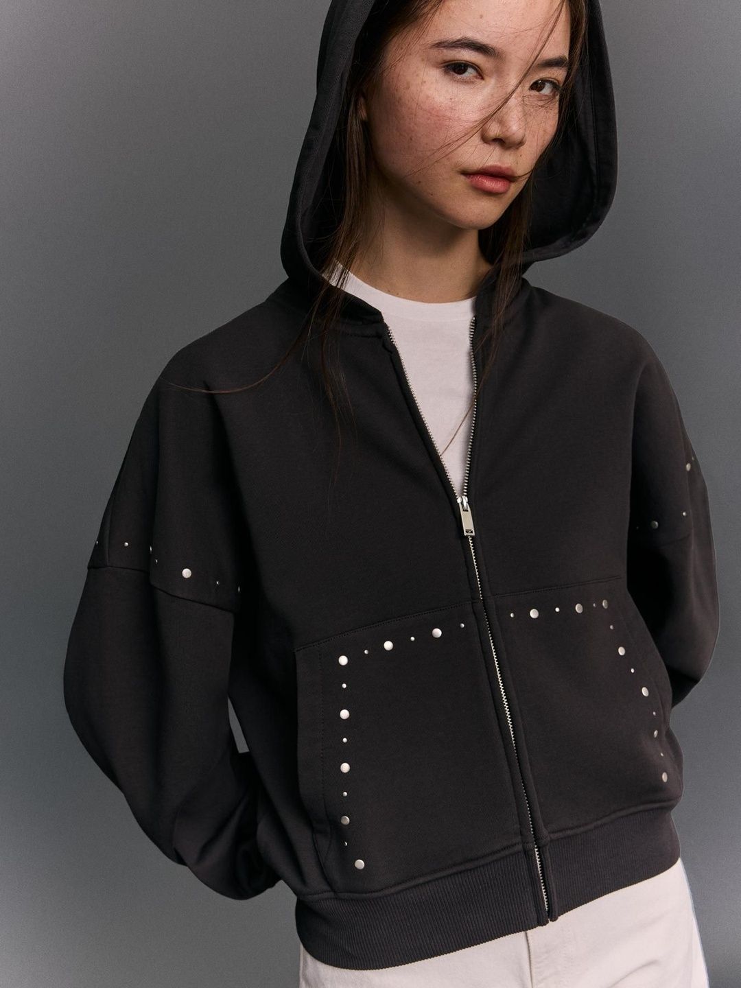 Zip-up studded hood sweatshirt