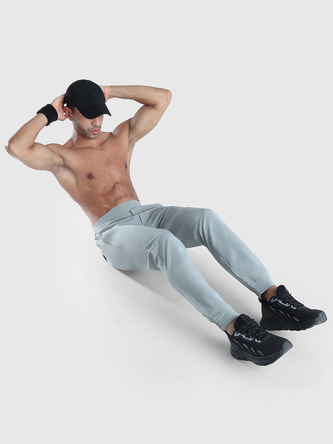 Men Tapered Fit Mid Rise Joggers