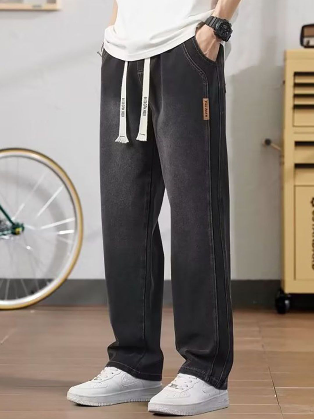 Men Mid-Rise Mom Fit Light Fade Jeans