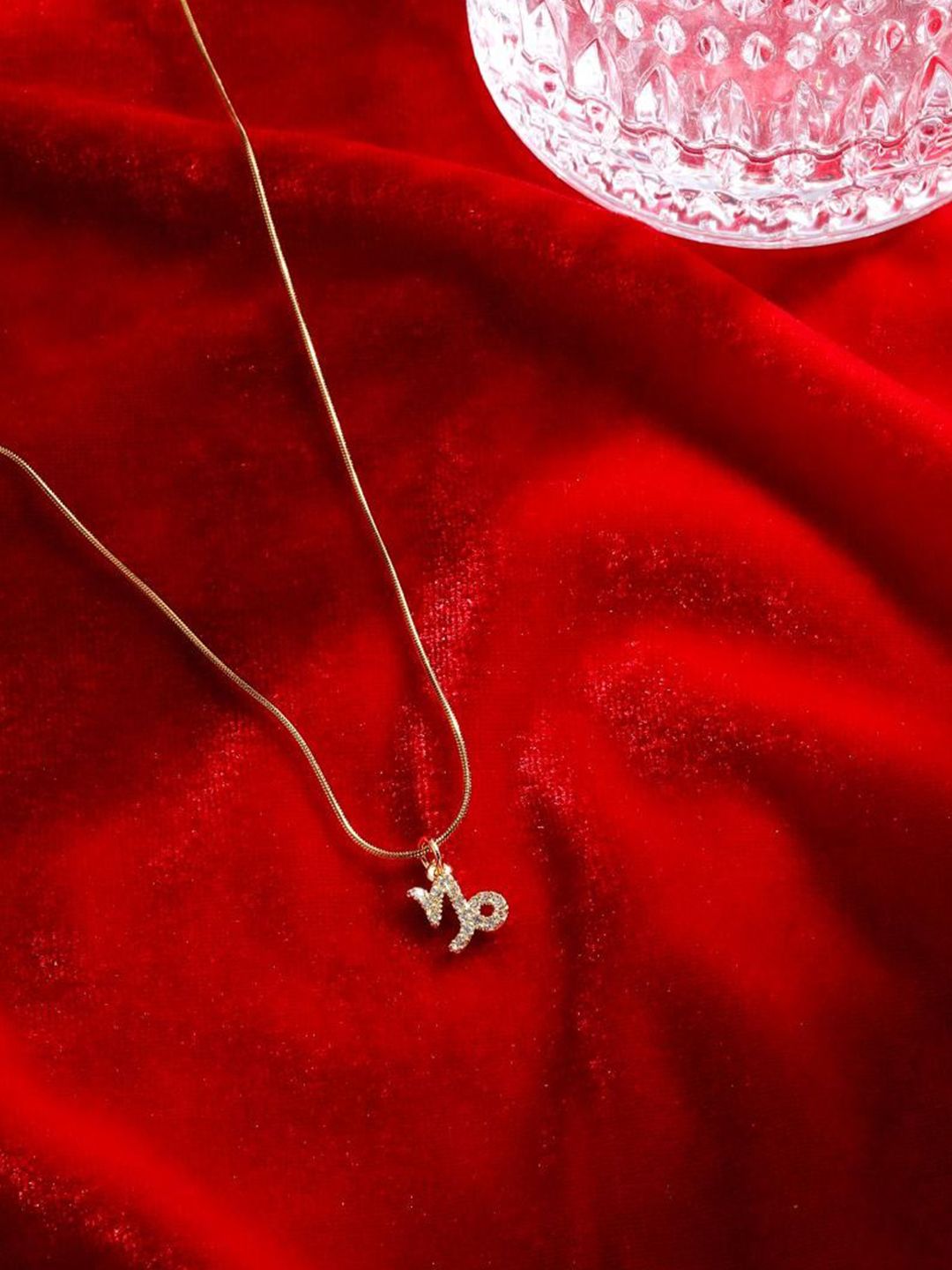 SALTY Contemporary Artificial Stone Studded Pendant with Chain