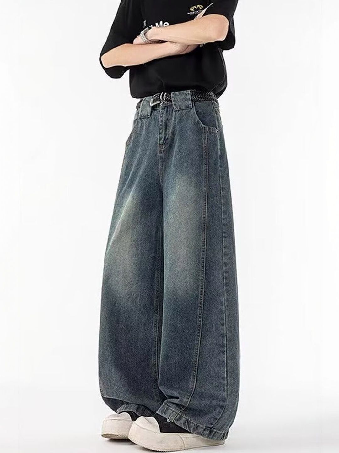 Men Wide Leg Mid-Rise Medium Fade Jeans