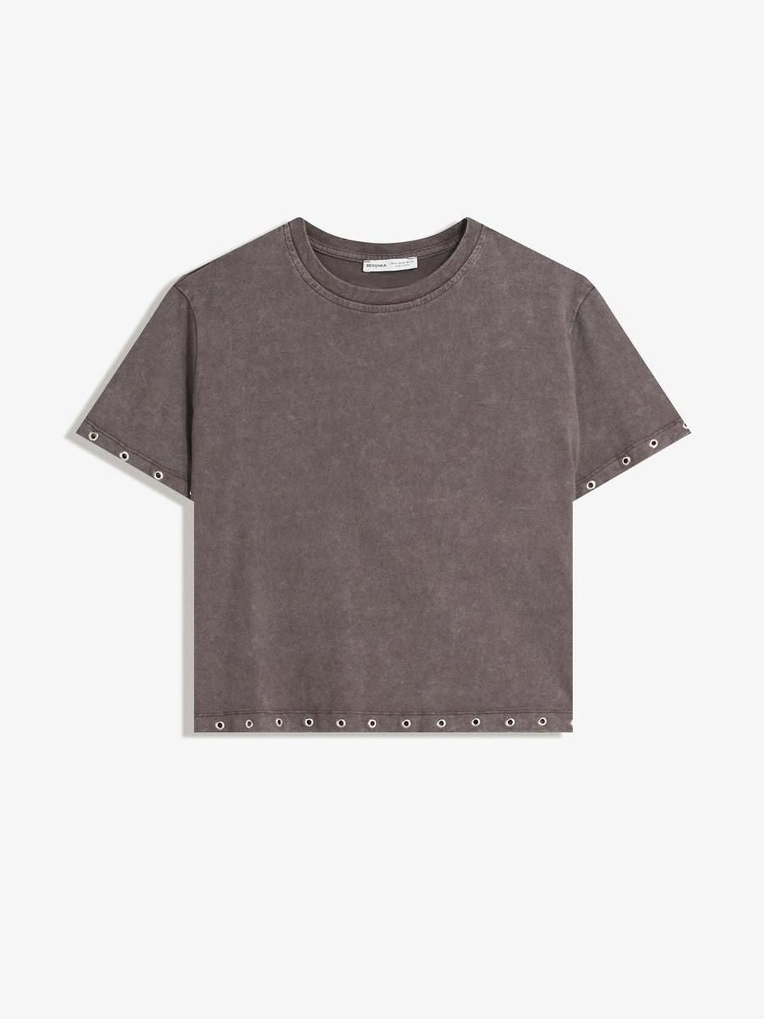 Short sleeve T-shirt with eyelets